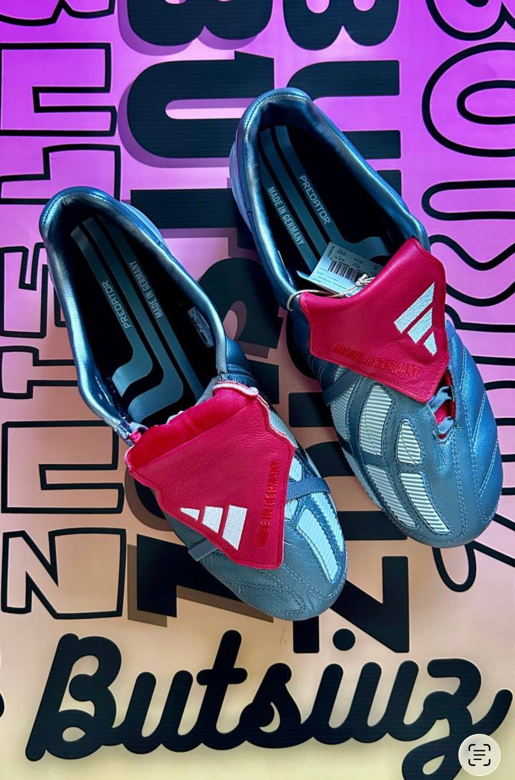 PREDATOR MANIA GUNMET.                     MADE IN GERMANY