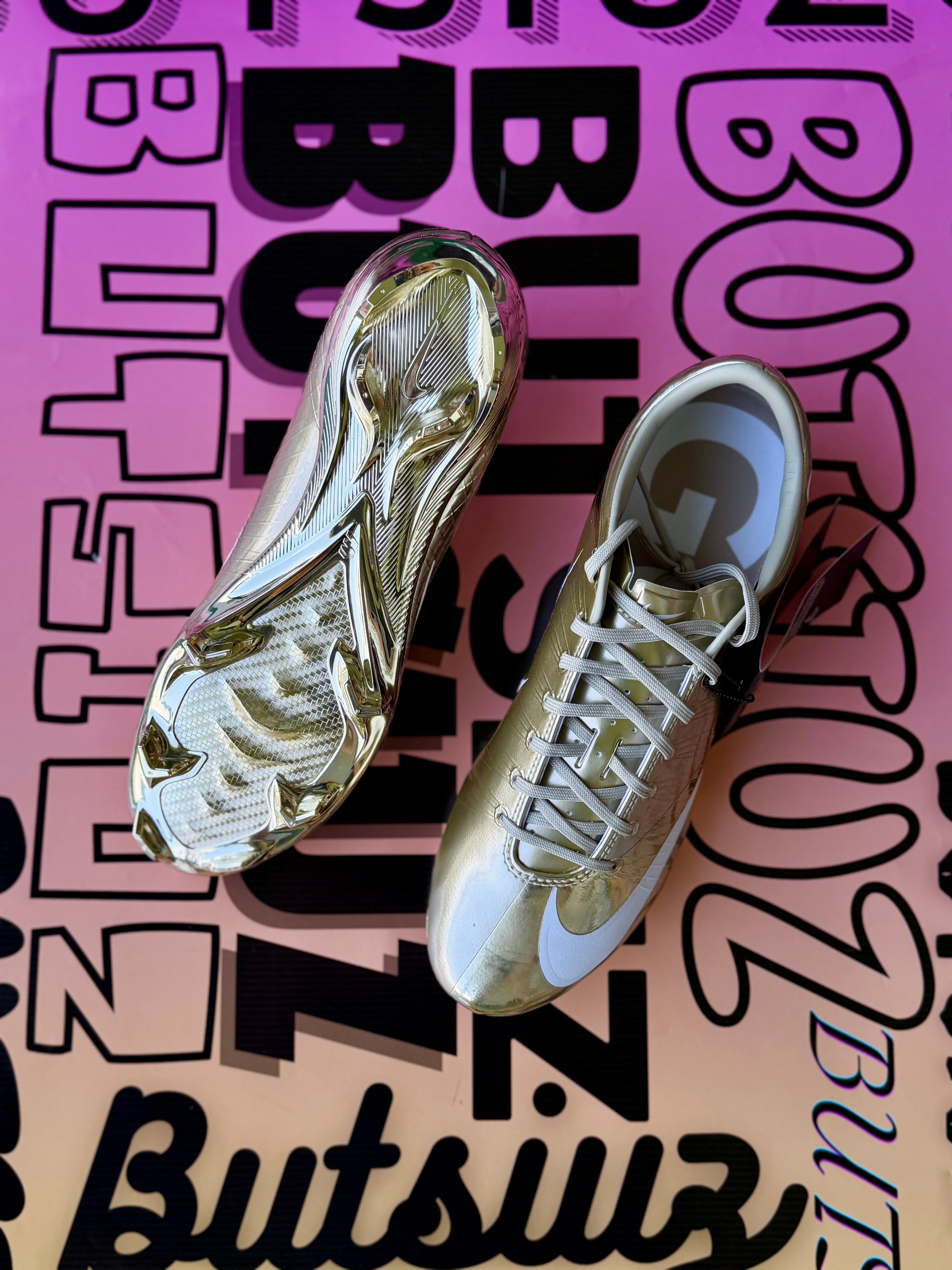 Nike Mercurial Superfly 1 RGN FG SE
CR7 Metallic Gold Star
